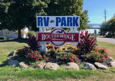 A sign that says rv park and bouvet bridge.